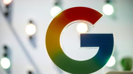Les visites des sites d'actualité ont reculé de près de 22% en septembre, deux mois après l'arrivée en France d'AI Overview, le nouvel outil de résumé par IA de Google