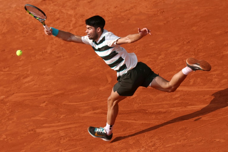 L'Espagnol Carlos Alcaraz lors de sa finale de Roland-Garros contre l'Italien Jannik Sinner, le 8 juin 2025 à Paris