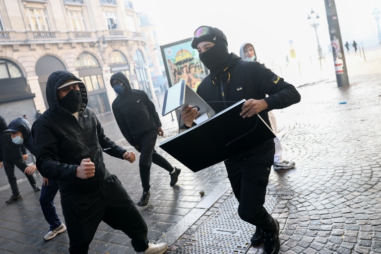 Scènes de pillage à Lille le 17 octobre