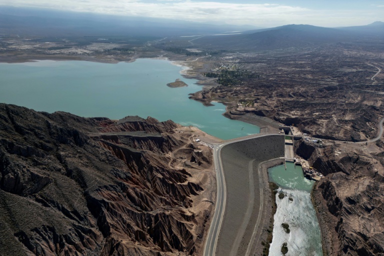 Vue aérienne du barrage d'Ullum à San Juan, en Argentine, le 25 avril 2026