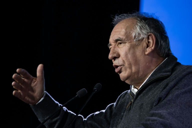 L'ancien Premier ministre et président du Modem, François Bayrou, lors de l'université d'été du Modem, le 26 septembre 2025 à L'Isle-sur-la-Sorgue, dans le Vaucluse
