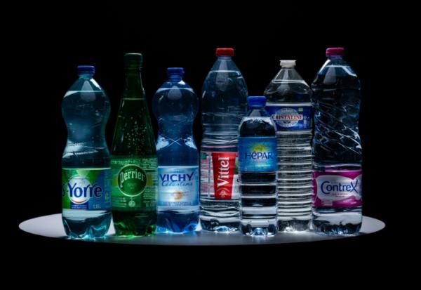 Des bouteilles d'eau de Nestlé Waters et Sources Alma, le 21 février 2024 à Paris
