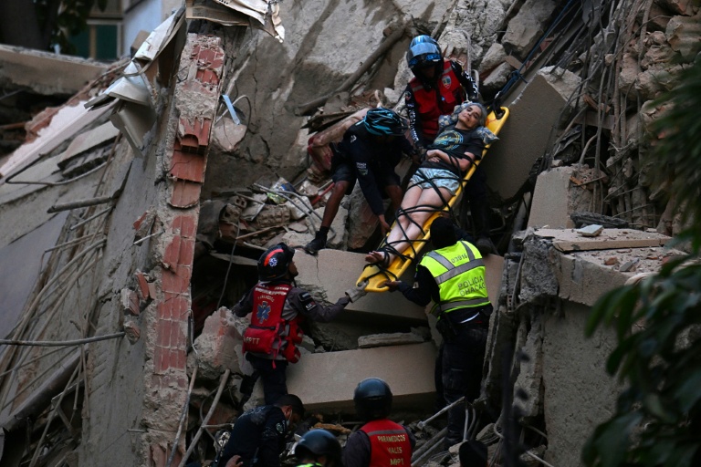 Opérations de secours à Caracas après un puissant séisme, le 24 juin 2026