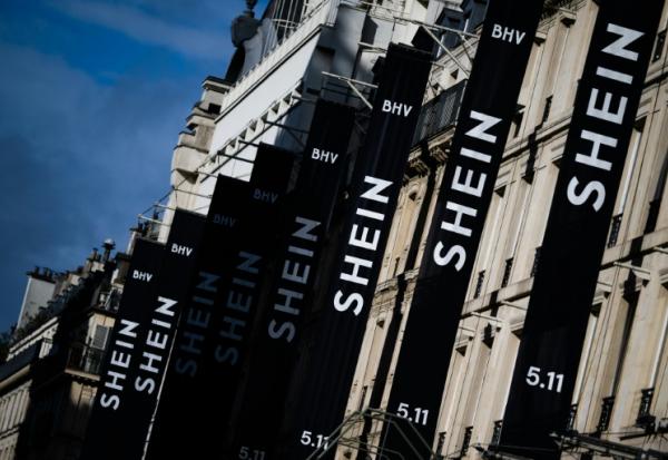 Le logo de Shein sur la façade du BHV à Paris, le 3 novembre 2025