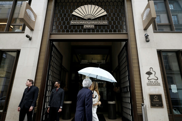 L'entrée de l'hôtel 5 étoiles Mandarin Oriental Paris, le 2 juin 2026 à Paris 