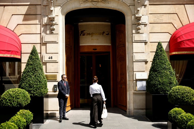 L'entrée de l'hôtel Fouquet's, qui a reçu le label 