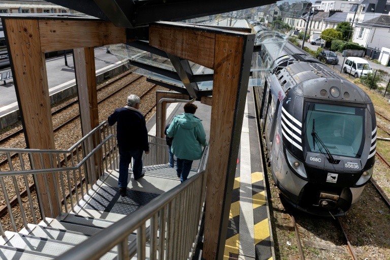 Train à quai à la gare de Quimper le 9 juin 2026