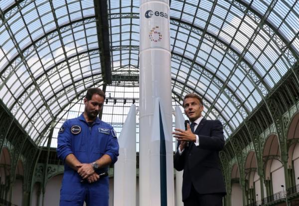 L'astronaute Thomas Pesquet et le président de la République Emmanuel Macron au Sommet international spatial à Paris le 9 septembre 2026