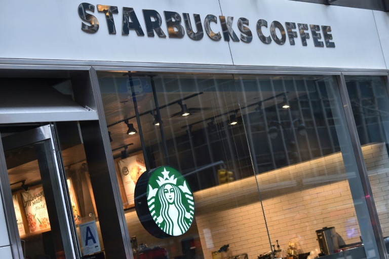 Le géant américain des cafés Starbucks annonce de nouvelles fermetures de cafés en  Amérique du Nor