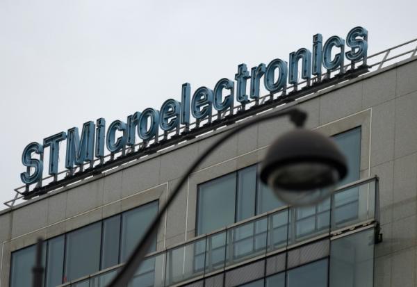 Le groupe franco-italien de composants électroniques STMicroelectronics compte se séparer "d'environ 1.000 personnes" en France sur les 2.800 départs volontaires prévus dans le monde d'ici fin 2027