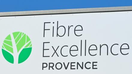 Le logo de l'usine Fibre Excellence de Tarascon dans les Bouches-du-Rhône, le 29 juillet 2026