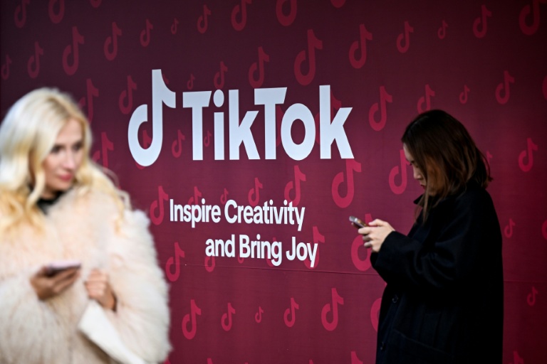Le stand de TikTok au Forum économique mondial à Davos, en Suisse, le 19 janvier 2026
