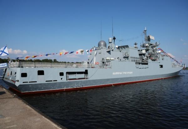 La frégate russe Amiral Grigorovitch à Saint-Pétersbourg, le 27 juillet 2025