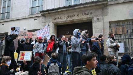 L'entrée du lycée Sophie-Germain à Paris, bloquée le 9 octobre 2026