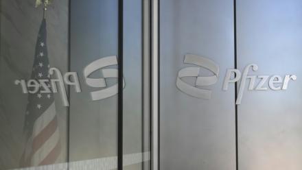 Au siège du laboratoire pharmaceutique Pfizer, le 8 août 2025 à New York