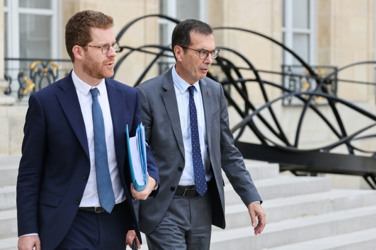 Le ministre des Comptes publics David Amiel et le ministre du Travail Jean-Pierre Farandou à la sortie du conseil des ministres le 10 septembre 2026