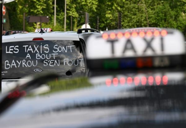 Manifestation de taxis à Pau le 19 mai 2025 