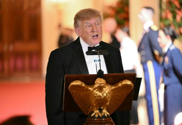 Le président américain Donald Trump parle lors du dîner de gala en l'honneur du président chinois Xi Jinping, le 24 septembre 2026 à la Maison Blanche, à Washington