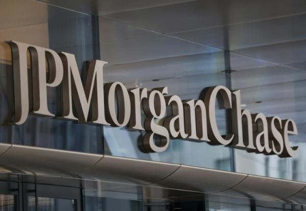 Donald Trump a assigné jeudi devant la justice civile de Miami la banque américaine JPMorgan Chase et son patron Jamie Dimon, à qui il réclame 5 milliards de dollars pour avoir fermé d'autorité ses comptes pour des "raisons politiques"