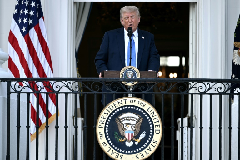 Le président américain Donald Trump au balcon de la Maison Blanche, le 4 juin 2025 à Washington