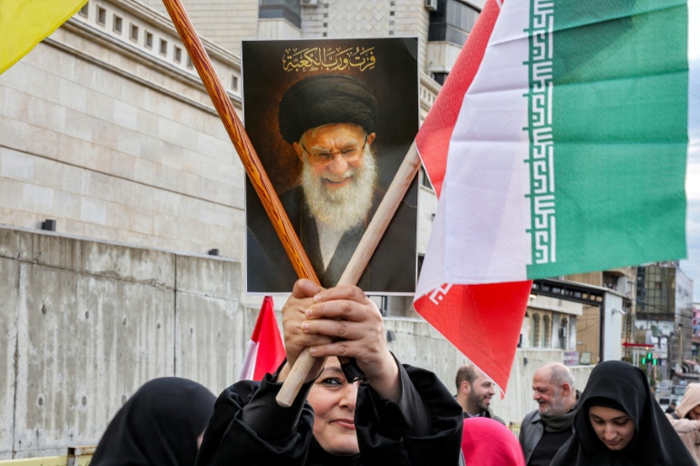Manifestation en soutien au Hezbollah devant l'ambassade iranienne à Beyrouth au Liban le 26 mars 2026