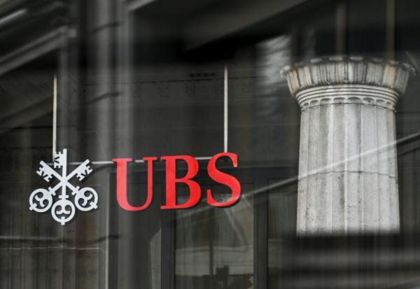 La banque suisse UBS va débourser 835 millions d'euros pour régler le litige en France concernant le démarchage illicite de riches clients et le blanchiment de fraude fiscale
