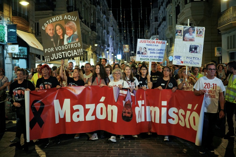 Manifestation à Valence, en Espagne, le 25 octobre 2025 pour demander justice et réclamer la démission du président de la région Carlos Mazón