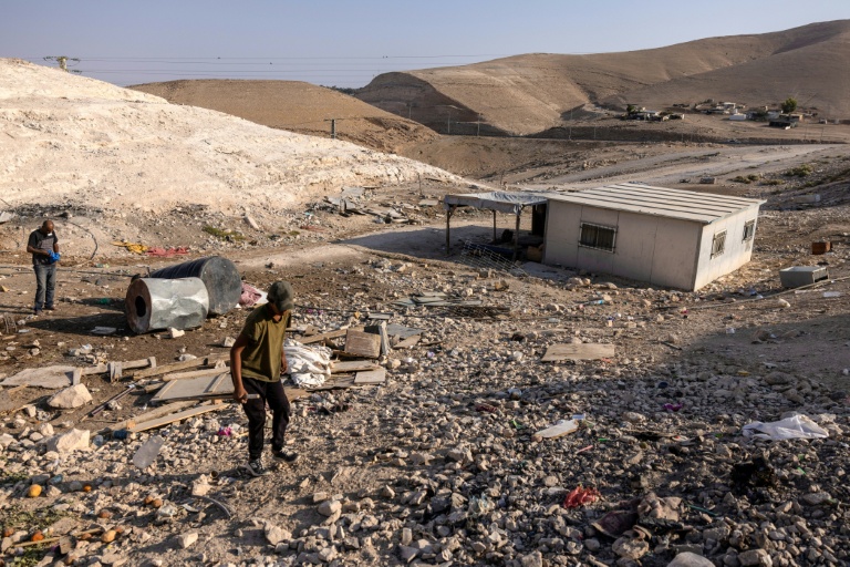 Des Bédouins palestiniens dans le village de Kaabna, près de Jéricho, le 6 novembre 2025 en Cisjordanie occupée