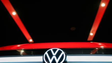 Le constructeur Volkswagen rappelle plus de 2,8 millions de véhicules VW et Audi dans le monde, dont un tiers en Allemagne, pour un risque de corrosion du système de direction