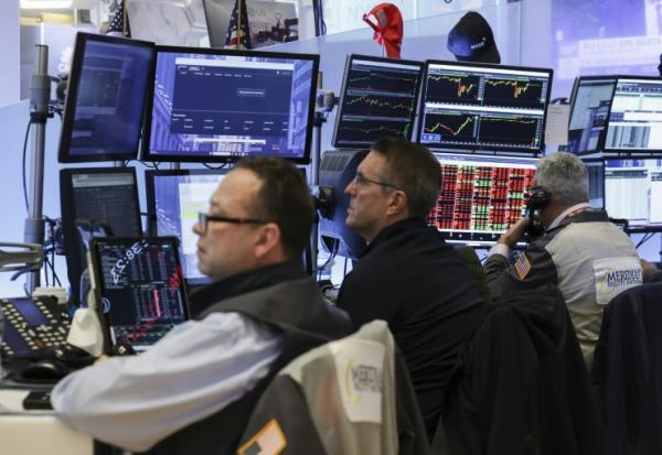 Des opérateurs à la Bourse de New York le 30 octobre 2025