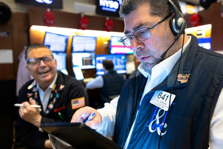 Traders sur le parquet du New York Stock Exchange le 1er avril 2025.