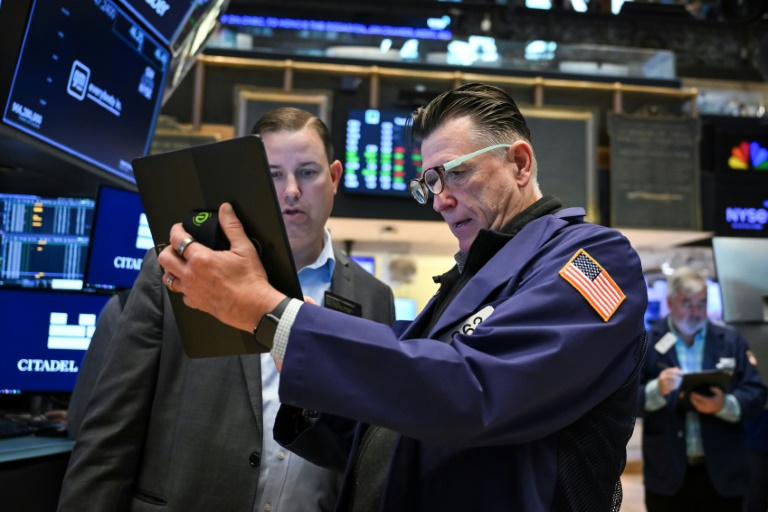Des opérateurs à la Bourse de New York, le 29 avril 2025.
