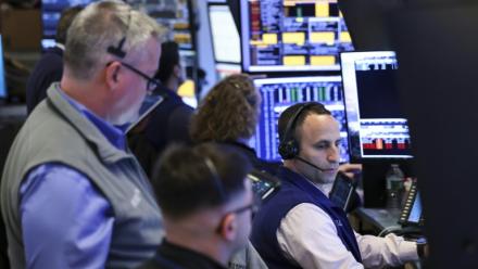 Des opérateurs à la Bourse de New York, le 27 mai 2026