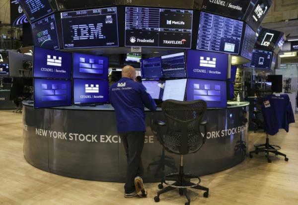 Un opérateur à la Bourse de New York le 30 octobre 2025
