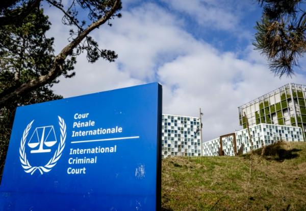 Un panneau portant le nom et le logo de la Cour pénale internationale (CPI) à La Haye, le 11 mars 2025