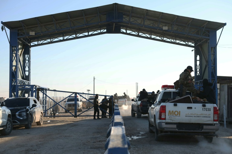 Les forces de sécurité syriennes entrent dans le camp d-al-Hol le 21 janvier 2026