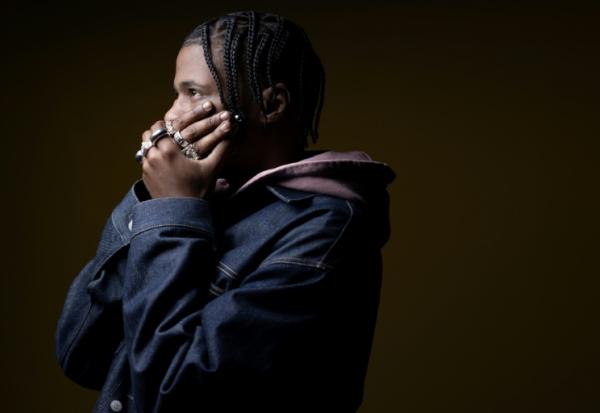 Le chanteur et pianiste franco-camerounais Yamê le 27 mai 2025 à Paris