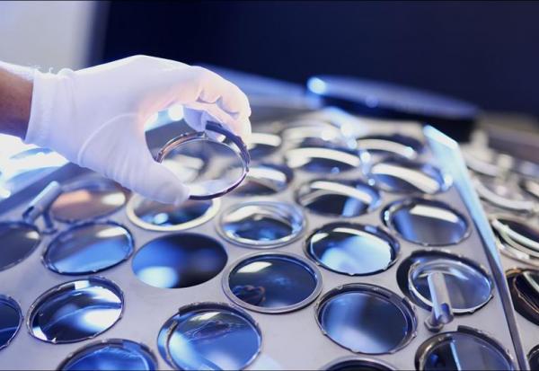 EssilorLuxottica : rouge vif