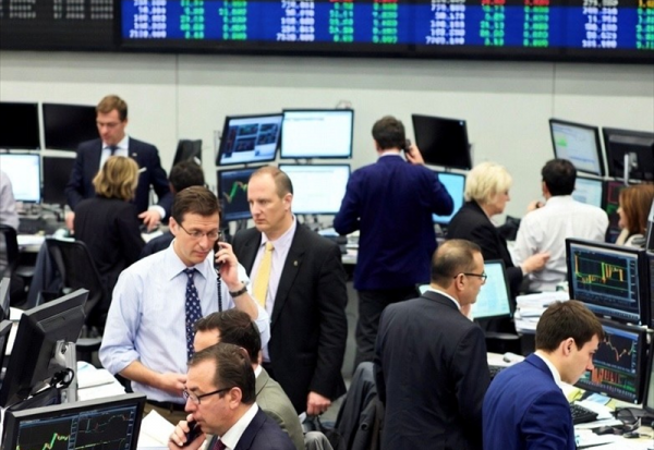 Mi-séance Paris : le CAC 40 glisse vers les 8.000 points