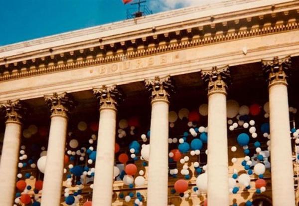 Mi-séance Paris : le CAC 40 poursuit sa course aux records au-dessus des 8.600 points