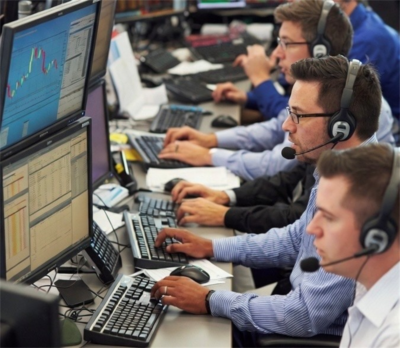 Mi-séance Paris : le CAC 40 se maintient dans le vert malgré la chute des valeurs technologiques liées à l'IA