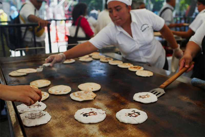 Strategy : Michael Saylor dément avoir vendu du Bitcoin et dit accélérer ses achats