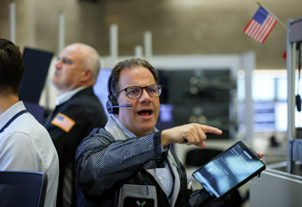 Wall Street accélère vers les sommets, avec Intel et les chiffres de l'inflation