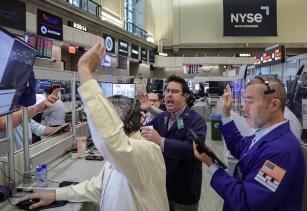 Wall Street : du vert pour débuter la semaine malgré le regain de tensions en Iran
