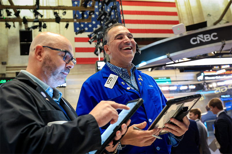 Wall Street : le Nasdaq mène le rebond, alors que les cours du brut retombent