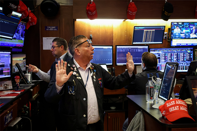 Wall Street : nouveaux records, en attendant la baisse des taux