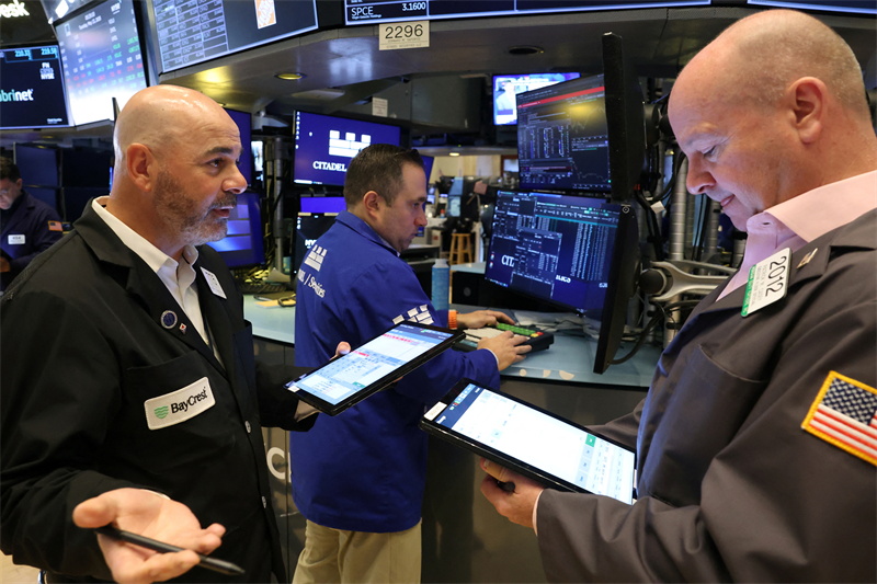 Wall Street sous pression, alors que Trump tacle la Chine