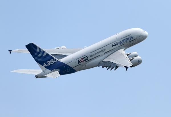 Konecranes en flèche, Airbus et bp en contrepoids