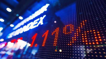 Legrand surperforme suite à un relèvement de Barclays