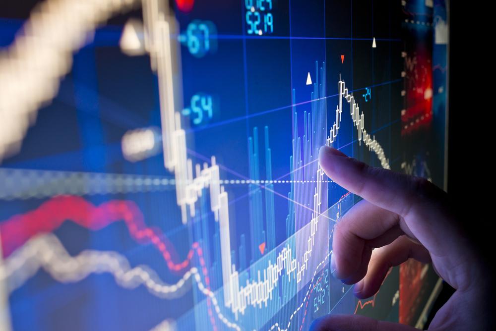 Les "semis" mettent Wall Street sous pression, Apple retrouve son trône